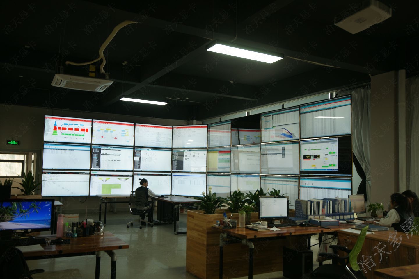 一机24屏分屏显示工厂大屏调度ERP管理浏览器多窗口不同内容